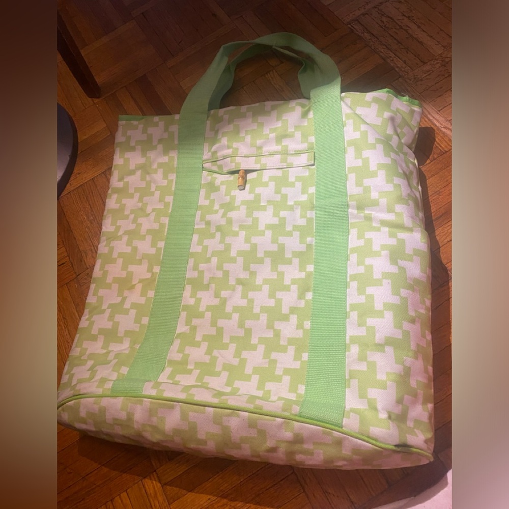 Practical weekend carry insulated cooker picnic bag in disguise or water Proof.